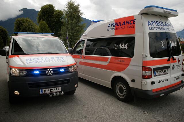 Eine 23-jährige Frau rutschte bei einem Sprung aus und stürzte 12 Meter in die Tiefe. | Foto: RK/Hörmann / Symbolbild
