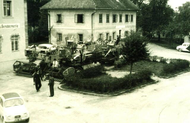 Weihe der neuen Mähdrescher in Waldneukirchen 1961