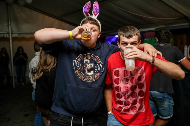 Stefan und Timo genehmigten sich ein kühles Getränk | Foto: Florian Kronawitter/zema-medien.de