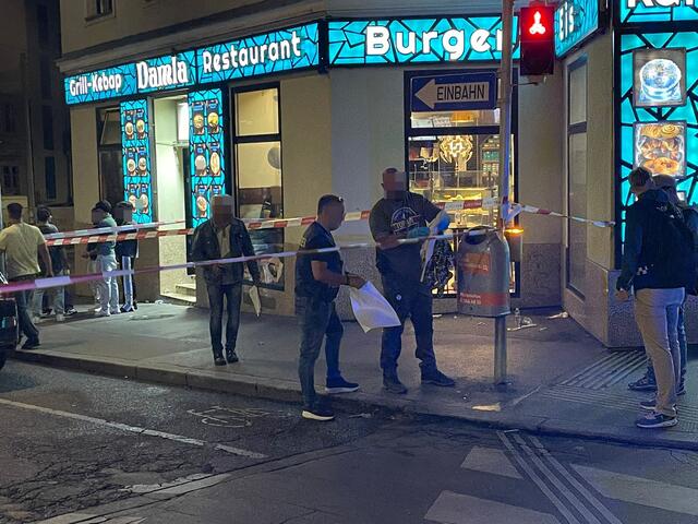 Noch in der Nacht wurden die Spuren gesichert. | Foto: Ronja Reidinger/MeinBezirk