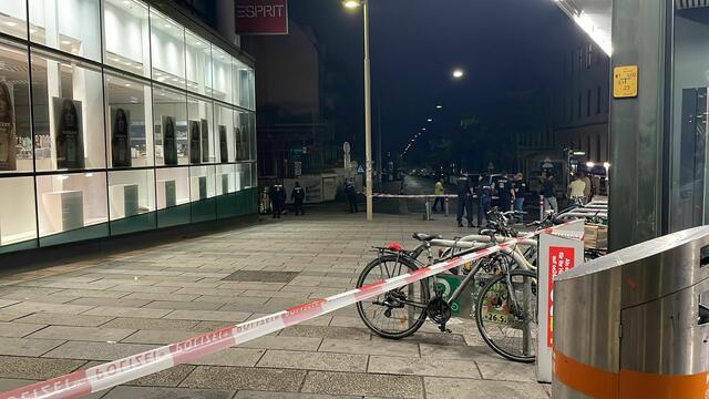 Rund um den mutmaßlichen Tatort hat die Polizei den Bereich großräumig abgesperrt. | Foto: Ronja Reidinger/MeinBezirk