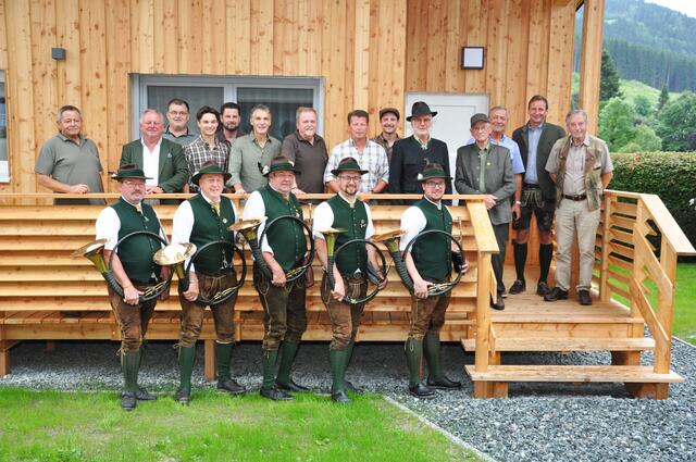 Eine große Gratulantenschar traf sich in der Cafe-Bar Hemmale in Glödnitz ein, um Herbert Löcker zu ehren. 