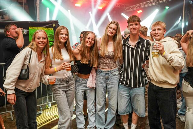 Wer sich am Samstagabend am Schardenberger Zeltfest tummelte, seht ihr in der Bildergalerie. | Foto: Florian Kronawitter/zema-medien.de