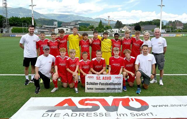 Österreichischer Meister: Das Team vom ASVÖ-Steiermark mit Trainerteam Karl Purkarthofer (v.l.) und Manuel Suppan (v.re)