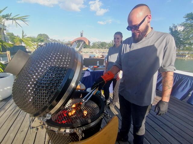 "Frisch vom Grill auf den Teller"- darum und um vieles mehr, kümmert sich das sympathische Team vom Restaurant "Die Möwe".