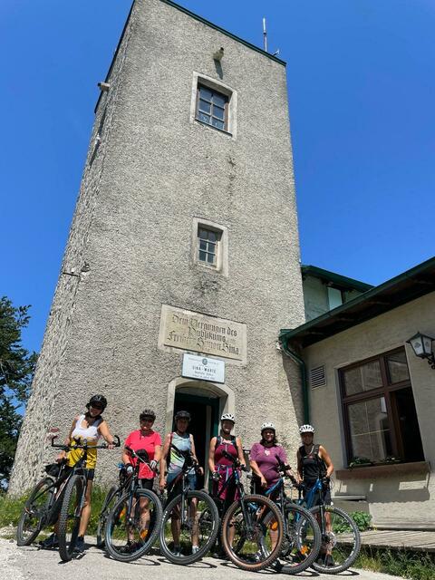 Christa, Heide, Karin, Beate, Birgit und Sabrina vor der Sinawarte am Eisernen Tor | Foto: privat