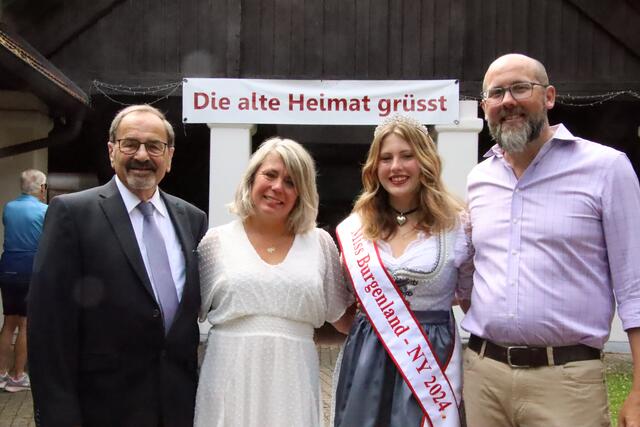 BG-Präsident Edi Nicka (links) begrüßte "Miss Burgenland New York" Stefanie Weber mit ihren Eltern Nicole und Nathan Weber. | Foto: Martin Wurglits