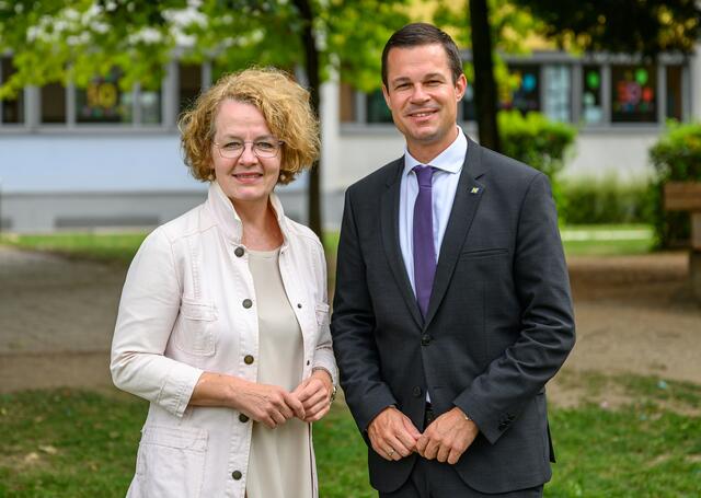 Bildungs-Landesrätin Christiane Teschl-Hofmeister und Bildungsdirektor Karl Fritthum. | Foto: NLK Burchhart