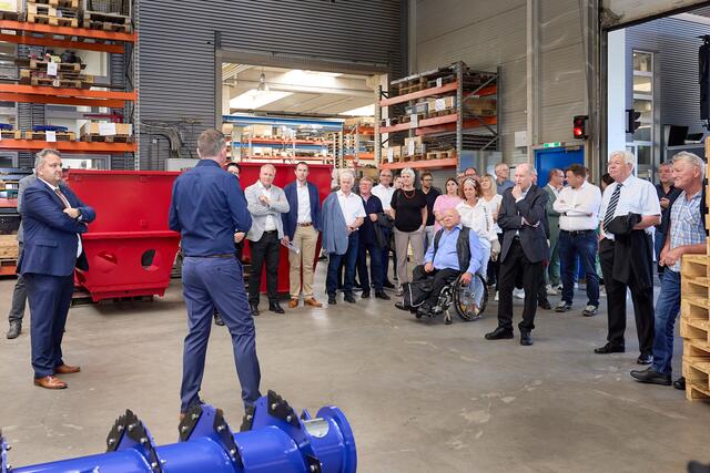 Im Rahmen der Jubiläumsfeier gab es auch eine Führung durch das in Imst ansässige Unternehmen. | Foto: Christoph Nösig