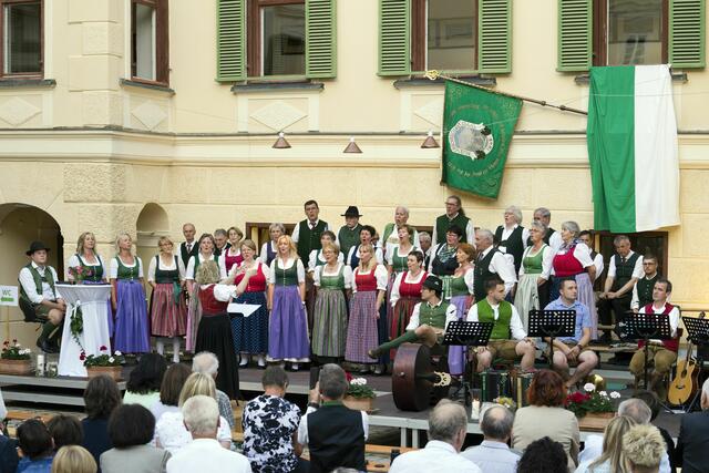 Der Gesamtchor, bestehend aus demVolksliedchor Gaal, dem MGV – Hochreichart – Gaal und dem Sunnberger Viergsang, geleitet von Chorleiterin Burgi Müller.