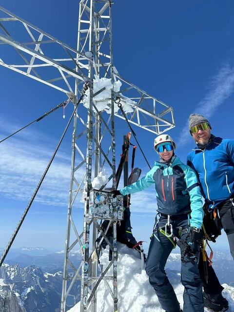 Claudia Steininger und Hermann Maier am Gipfel des Dachsteins. | Foto: asma GmbH