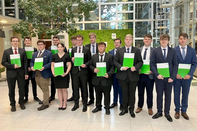 Raphael Weber, Jannick Wolfmeir, Julian Schmiedbauer, Jakob Natschläger, Anna Autengruber, Fabian Stangl, Fabian Wimmer, Noah Schaubschläger, Andreas Wimmer, Felix Hörlezeder, Philip Ameseder, Marcel Kneidinger, Maximilian Kreuter und Jakob Kreuzmair (v. l.). | Foto: TFS Haslach