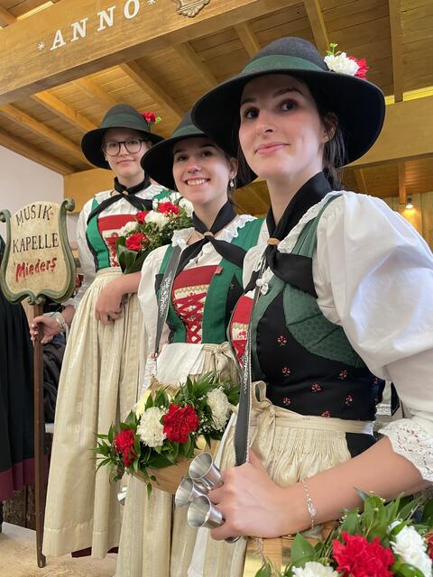 Marketenderinnen der MK Mieders. | Foto: Mair