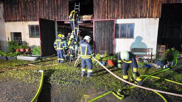 90 Feuerwehrleute waren im Löscheinsatz bei den Scheunenbrand in Oberschützen. | Foto: Bezirksfeuerwehrkommando Oberwart