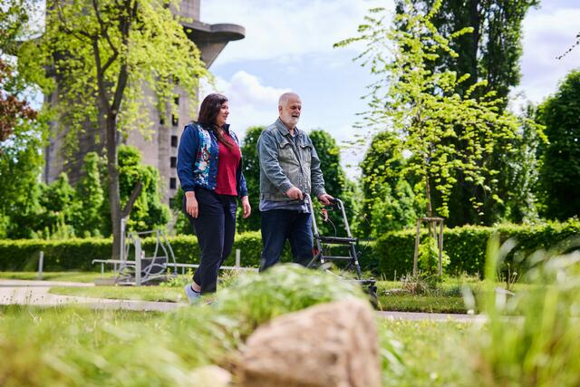 Beide Generationen sollen von dem Austausch profitieren.  | Foto: Philipp Horak/Häuser zum Leben