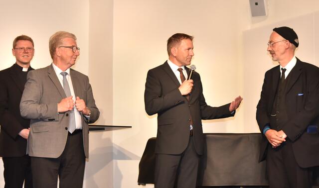 Bgm. Stefan Lang bedankt sich im Namen der Stadt bei allen Mitwirkenden | Foto: Herbert Schleich