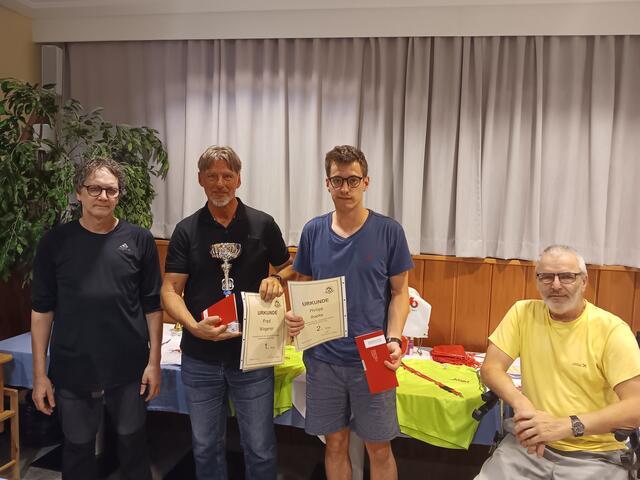 Das sind die neuen Stadtmeister im Schach aus Gleisdorf. Von links: Herbert Gölles, Fred Wegerer (beide Gleisdorf), Philipp Raeke (Trofaiach) und Sektionsleiter Franz Amtmann (Gleisdorf) | Foto: zVg