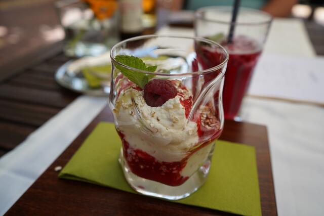 Cranachan, ein schottisches Schichtdessert mit Himbeeren | Foto: Andrea Glatzer