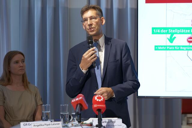Bezirksvorsteher Markus Figl (ÖVP) erklärt, dass seit 2018 mit einem breiten politischen Konsens von SPÖ, ÖVP, Grüne und Neos im Bezirk an einer Verkehrsberuhigung gearbeitet wird. | Foto: Maximilian Spitzauer / MeinBezirk