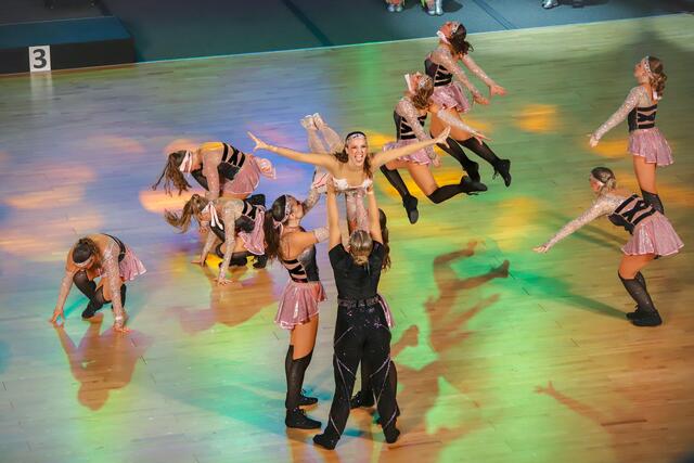 Die Ladies Formation Phoenix aus Weiz ertanzte sich einen Stockerlplatz beim World Cup in Polen | Foto: Iris Bloder