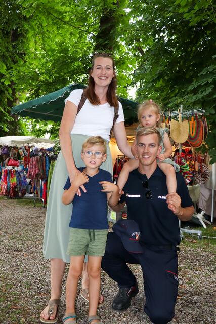 Melanie und Matthäus mit dem kleinen Maximilian und der kleinen Marlene. | Foto: Doms