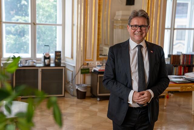 Minister Polascghek: Ich halte das Projekt der ganztägigen Schulbetreuung für wichtig, weil es geht ja nicht nur um die Freizeitpädagogik und, eine freiwillige ganztätige Betreuung, sondern darum, dass es uns gelingt, multifunktionale Teams in die Schulen zu bringen.  | Foto: Gilian Scharf