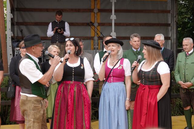Das Tabakraucher-Lied gehört ebenfalls fix zum Scheiflinger Kirta dazu. | Foto: Michael Blinzer