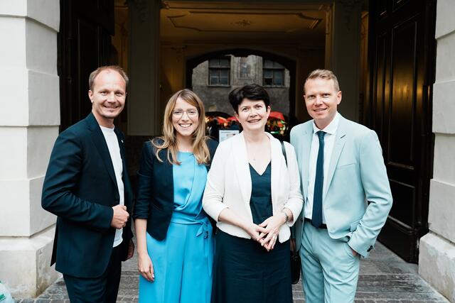 Bgm. Johannes Anzengruber, Barbara Plattner (GF Innsbruck Tourismus), Elisabeth Rathgeb (Caritas-Direktorin) sowie Bernhard Schlögl (Künstlerischer Leiter Innsbrucker Promenadenkonzerte) | Foto: Amir Kaufmann