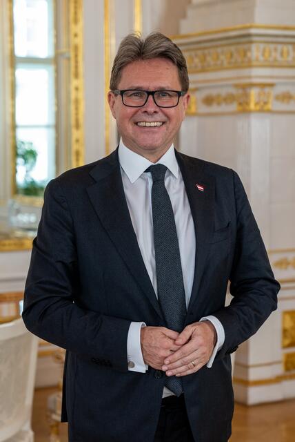 Der Bildungsminister in seinem Büro am Minoritenplatz. | Foto: Gilian Scharf