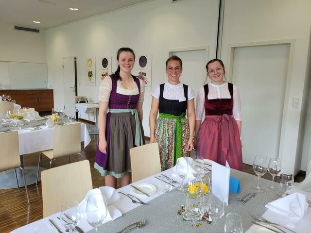 Servierprüfung mit FV Julia Warscher. | Foto: HLW Lienz