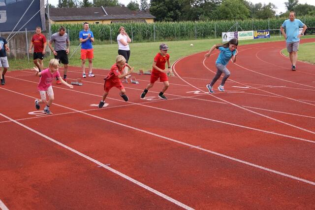 Voller Einsatz und Freude am gemeinsamen Sport - so sieht engagierte Nachwuchsarbeit aus. | Foto:  TSV St.Georgen/G.