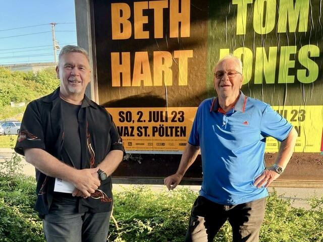 Musik ist Maszariks (r.) Leidenschaft. Hier ist er zusammen mit Ex-Musikkollege Peter Schatzinger auf dem Weg zum Beth Hart Konzert. | Foto: Maszarik