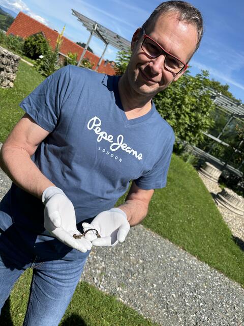 Andreas Kapeller überlässt dem Tempelmuseum Frauenberg interessante Fundstücke. | Foto: Stadtgemeinde/Tempelmuseum Frauenberg