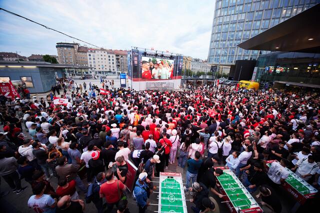 Das Halbfinale wird wie gewohnt beim Wiener Hauptbahnhof gezeigt. | Foto: ÖBB/Scheiblecker