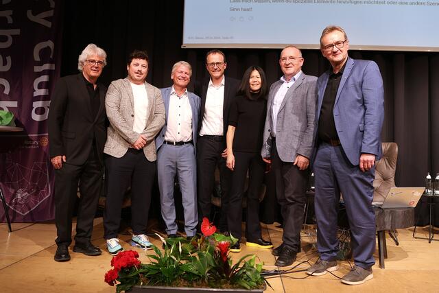 Mit den Informationen der Diskussionsrunde sollten sich die Besucher der Veranstaltung ein objektives Bild zu Künstlicher Intelligenz bilden. | Foto: Andreas Maringer / eventfoto