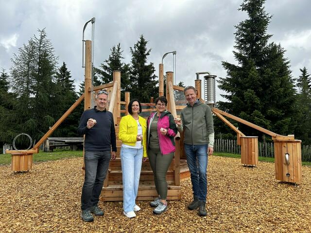 Vlnr.: Klaus Burgschwaiger (Ortstellensprecher Tourismusverband Mühlbach), Christine Scharfetter (Geschäftsführerin der Hochkönig Tourismus GmbH), Nicola Woisetschläger (Tourismusbüro Mühlbach) und Siegfried Plöbst (Geschäftsführer der Hochkönig Bergbahnen) | Foto: TVB Hochkönig