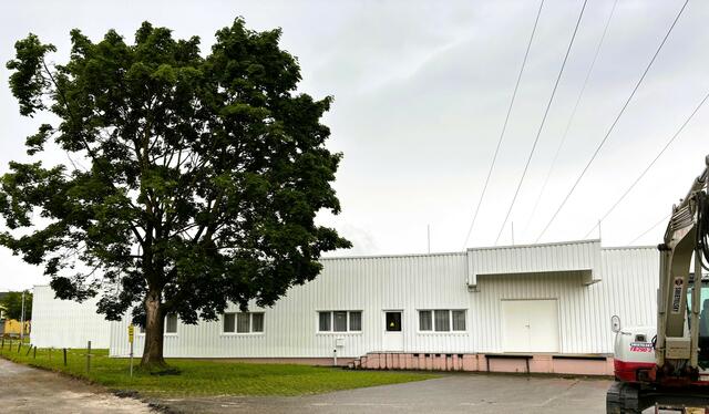Auch die Lagerhalle wird verkauft. | Foto: Franz Gruber