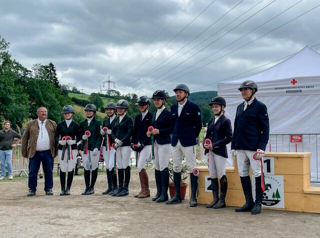 Die stolzen Siegerinnen und Sieger des Alpe Adria Cups | Foto: Königshofer