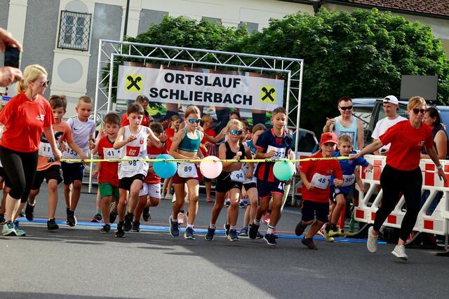 Teilnehmerrekord beim 22. Ortslauf im Zentrum der Gemeinde Schlierbach. | Foto: Dr. Josef Reiter