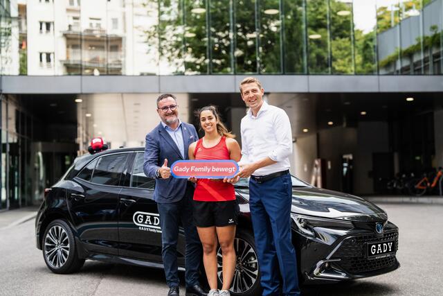 Markenleiter Gady Toyota Alexander Dengg und Eigentümer und GF Philipp Gady freuen sich, Saman in ihrer Vorbereitung auf die Olympischen Spiele mobil unterstützen zu können. | Foto: Gady Family