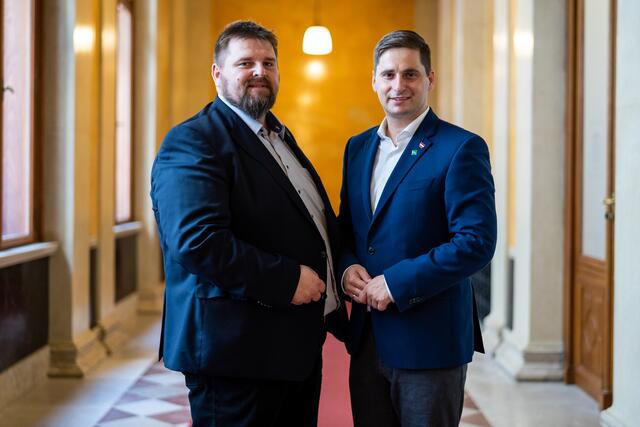 NÖAAB-Bezirksobmann Michael Litschauer und Nationalrat Lukas Brandweiner (r.) | Foto: VPNÖ