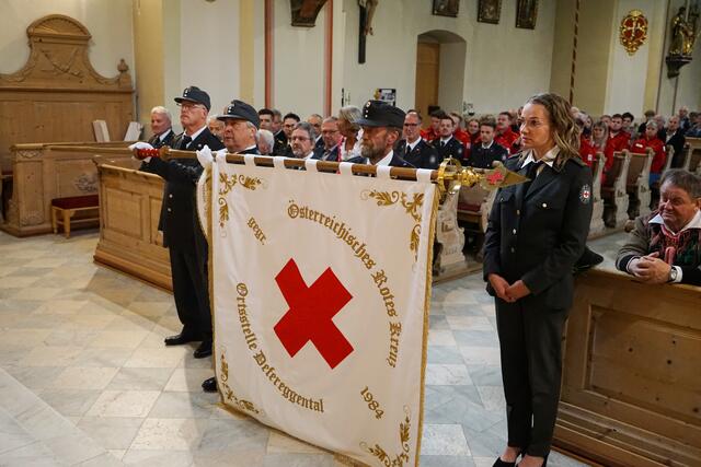 Die neue Vereinsfahne wurde beim Gottesdienst gesegnet. | Foto: ÖRK