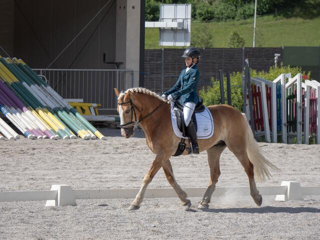 Marie Fuchsbichler mit Winzerkönig. | Foto: Königshofer