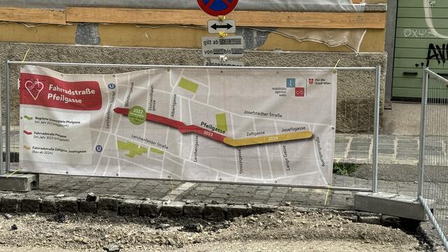 Laut dieses Plakates soll eine Fahradstraße entstehen.  | Foto: Fabian Franz/MeinBezirk