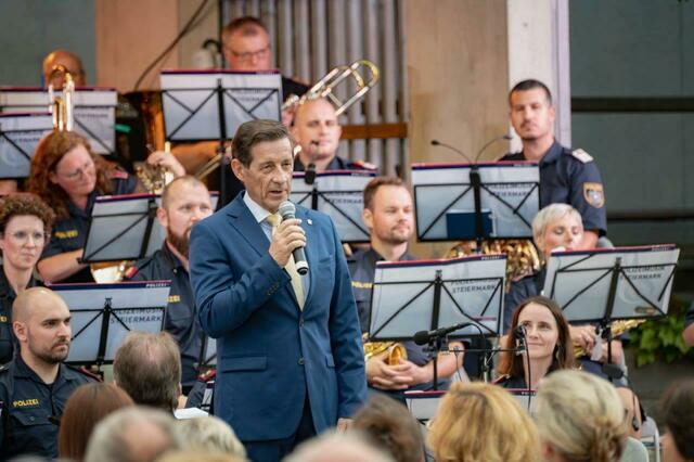 Franz Schober freute sich über den Besuch der Polizeimusik Steiermark in Gamlitz. | Foto: Günter Simmerl