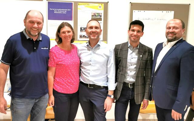 Arbeitsgruppe mit Erwin Mayer, Margit Kahrer, Hannes Heissel, Stefan Mastal und Pfarrer Jerome Ciceu.
