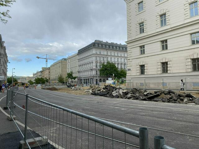 Die Baustelle an der Universitätsstraße sorgt für die derzeitige Einbahnführung.  | Foto: Laura Rieger/MeinBezirk