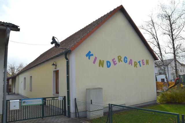 Das Kindergartengebäude in Strem bleibt fürs erste weiter in Betrieb. Der geplante Neubau wird aufgrund der Baukostenentwicklung verschoben. | Foto: Martin Wurglits