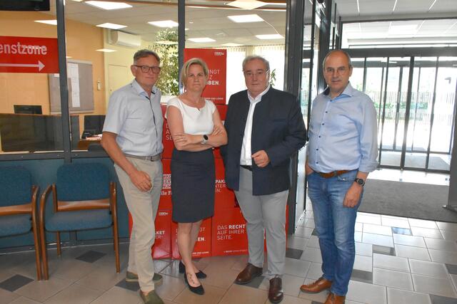 Bernhard Stranzl, Manuela Kuterer, Vinzenz Harrer und Andreas Schlemmer (v.l.n.r.) hatten aufgrund der aktuellen Wirtschaftssituation sogar für das Pressefoto kaum ein Lächeln parat. | Foto: MeinBezirk