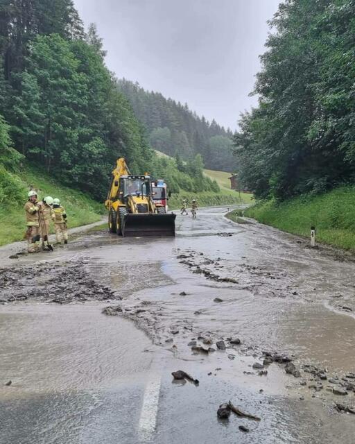 Aufräumarbeiten nach Unwetter Ende Juni in Jochberg. | Foto: Feuerwehr Jochberg